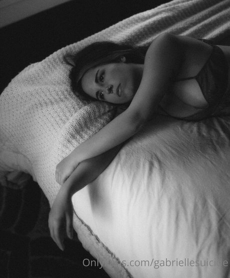 gabriellesuicide star hot photos