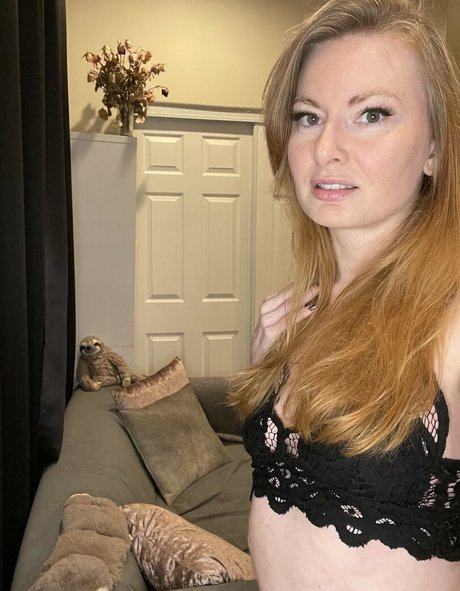 cathyreisenwitz pornstar nude photo