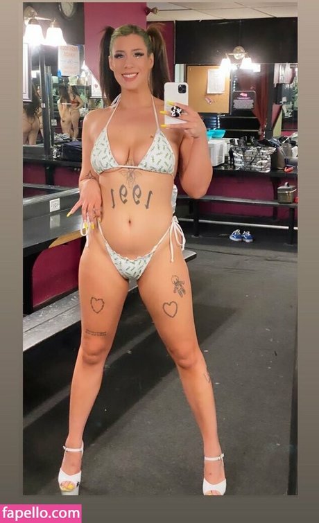 gothkaren porn model image