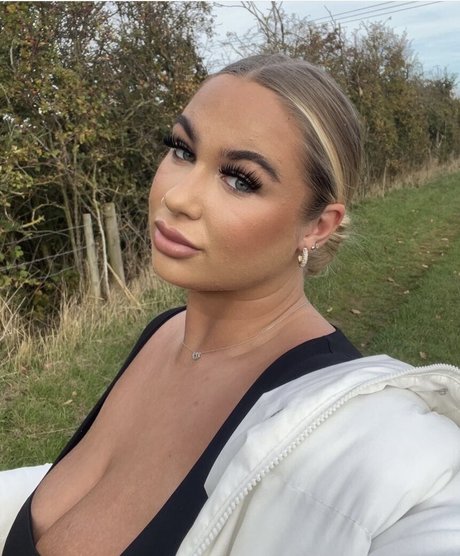 Caitlinn G sexy pornstar images