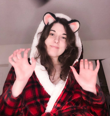 brattygatita art actress photo