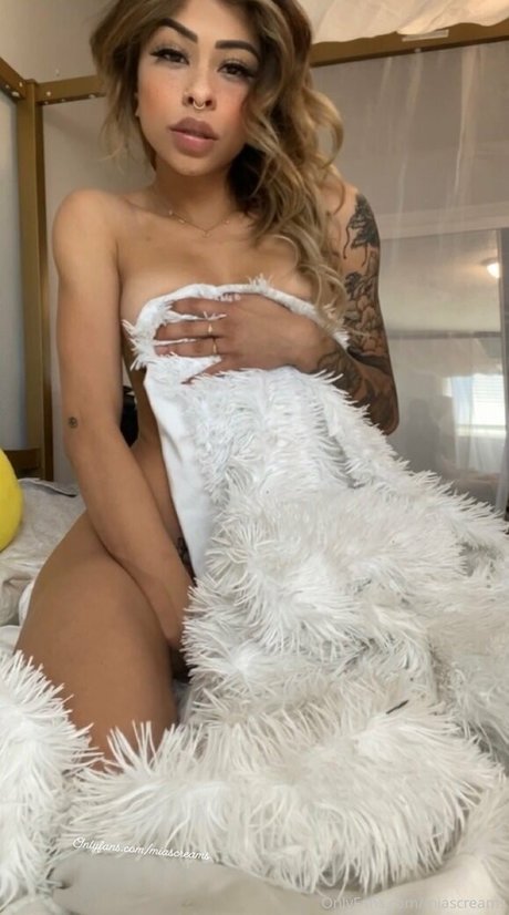 miascreams erotic actress photo