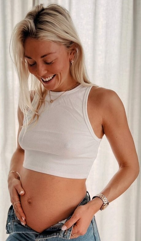 Carina Witthoft model top images