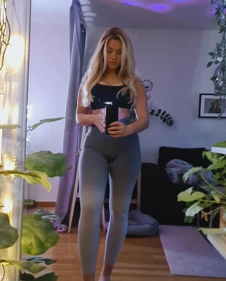 ImSoff nude model pictures