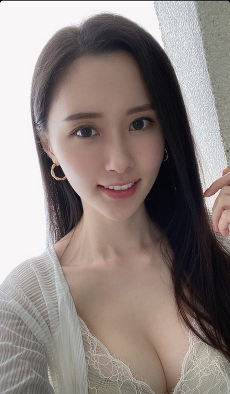 big pussy lips onlyfans naked photo