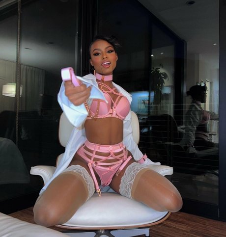 Madison Golden sexy pornstar picture