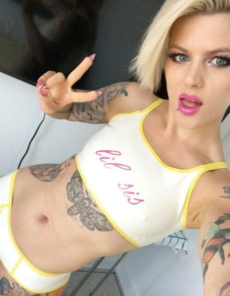 dicentra6 model xxx photo