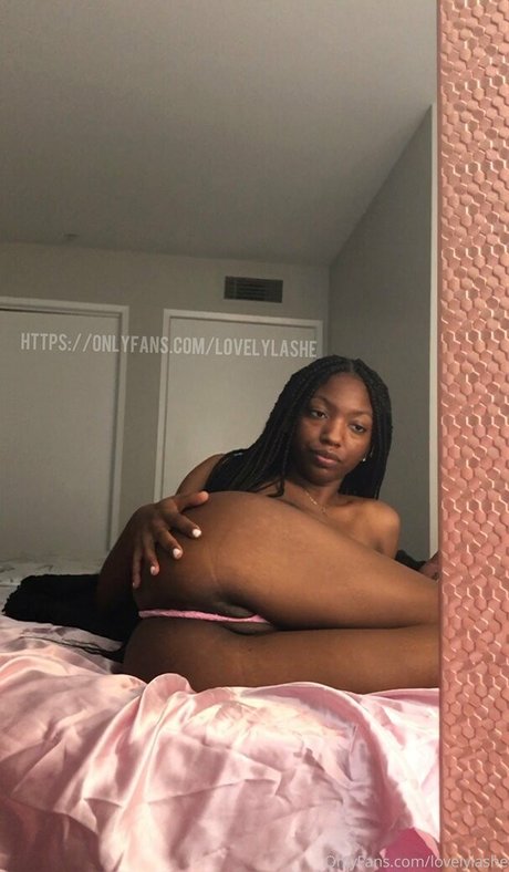 lovelylashe model best img