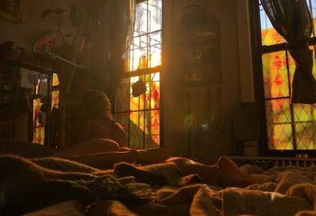 alittle vampy nudes star images