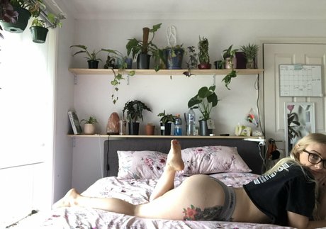 naughtyhortyxo model nice galleries