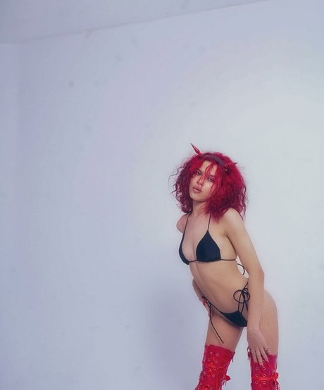 scarletsblade nude model img