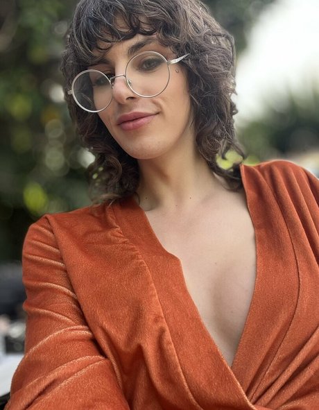 Dahlia Crimson free actress pic