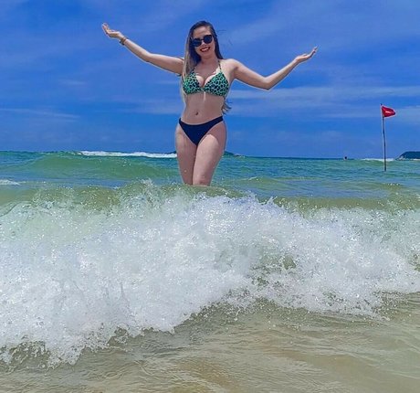 Marcelly Mello art model pictures