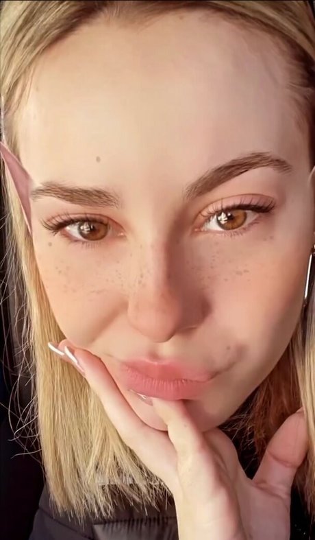 Elena Lagou nude star picture