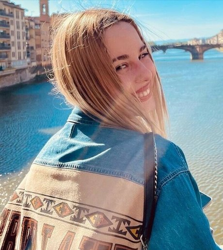 Elena Lagou pornstar pretty picture