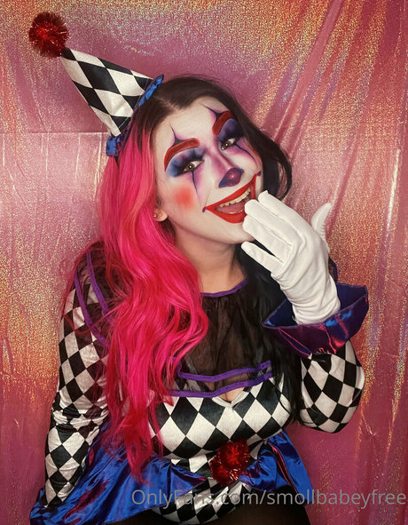 smollbabeyfree naked model pic