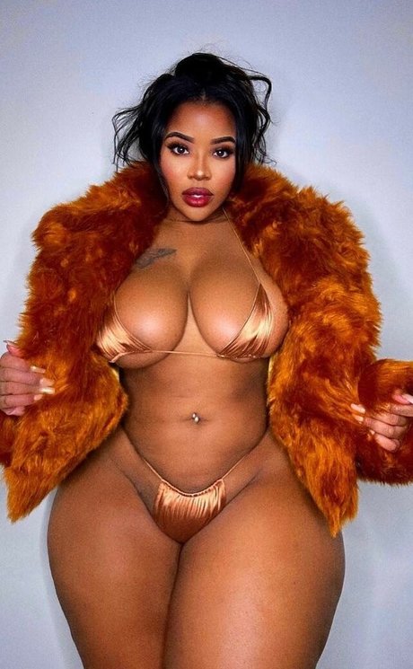 Briannaamor pornstar nude gallery