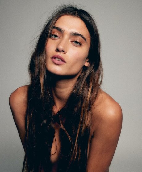 Lexi Bhardwaj model top pictures