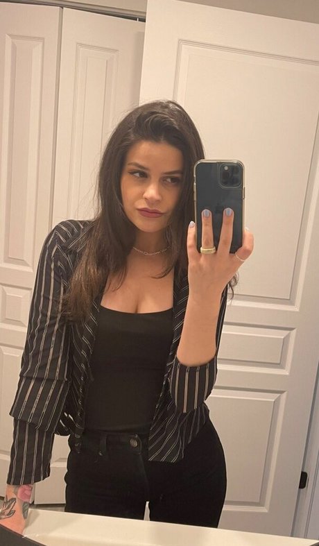 Jenncion hot actress image