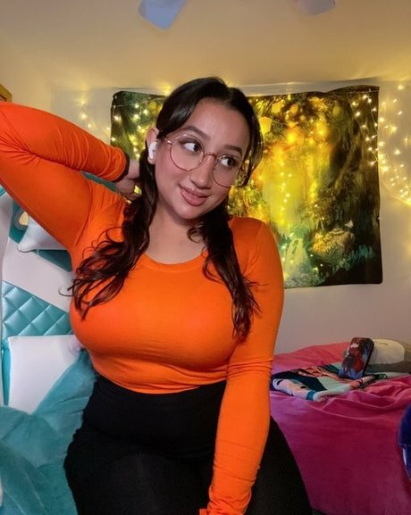 Nikki Geeks star pretty gallery