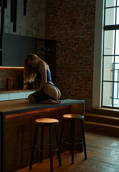 Nikki Mills star perfect pics