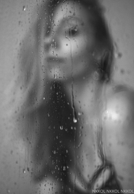 Nikki Mills exclusive actress pics