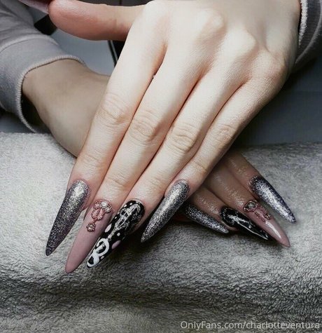 charlotteventura model naked archive