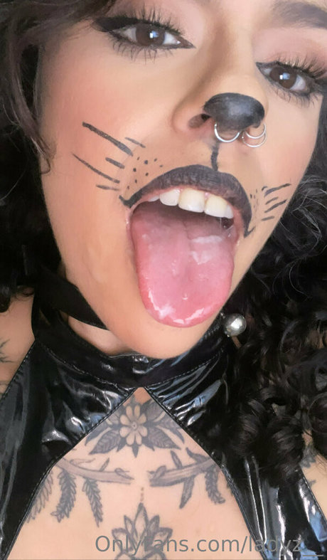 ladyz__ model free pic