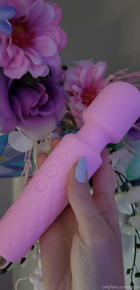 QT Lux sex actress image