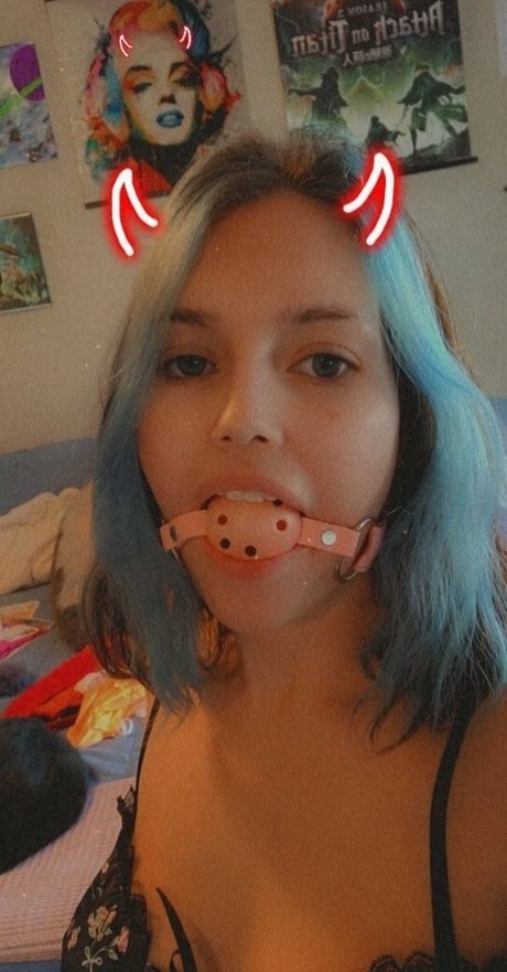 QT Lux exclusive actress galleries