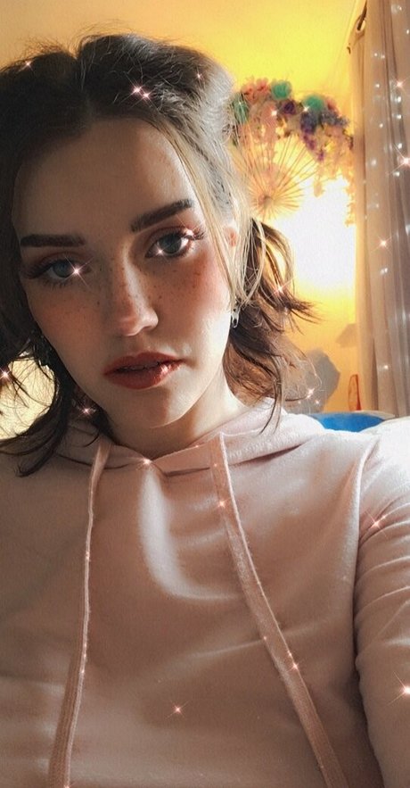 QT Lux pornstar xxx image