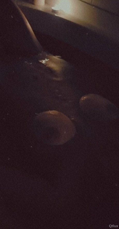 QT Lux sexy star archive