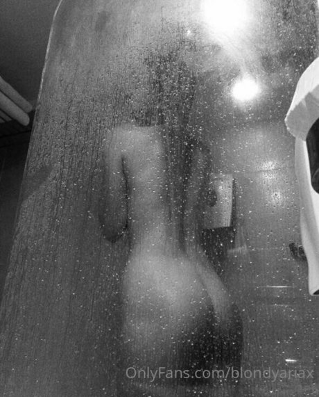 blondyariax best pornstar picture