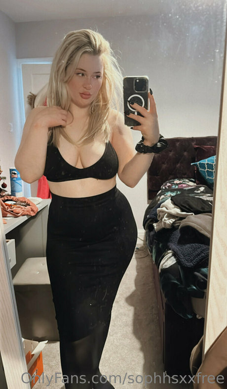 sophhsxxfree naked actress pic