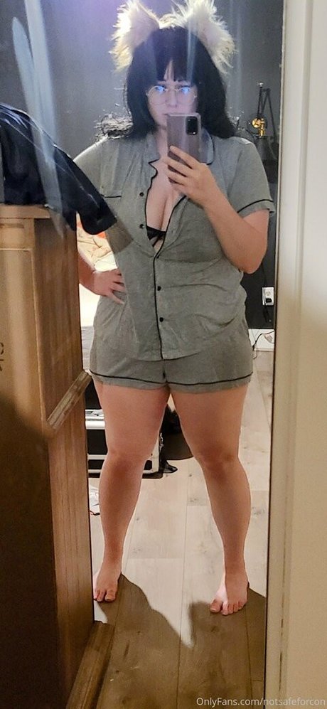 notsafeforcon pretty pornstar pic