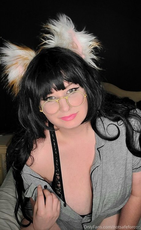 notsafeforcon xxx model picture