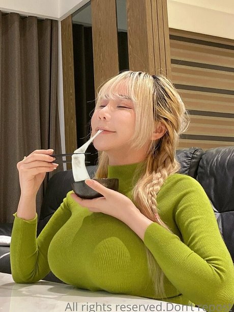 janielin nice model photo