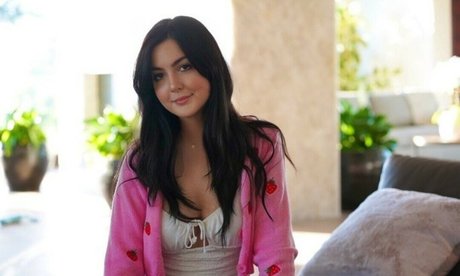 Bnans model sexy picture