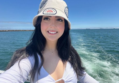 Bnans perfect model pic