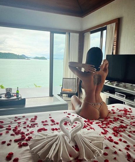 Stephanie Choi nice model photo