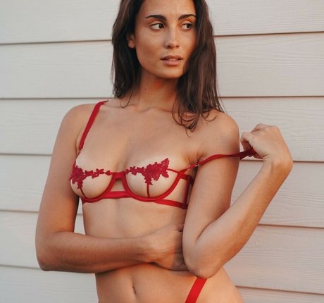 Ariannelayer model pornographic photos