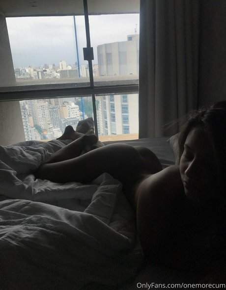 Onemorecum model perfect images