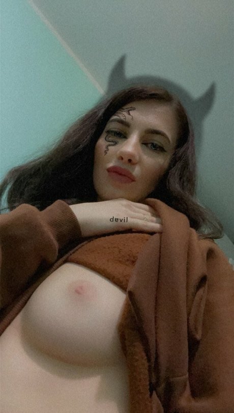 DivineGoddess exclusive pornstar img