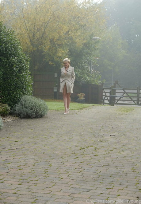 gillellisyoung high quality pornstar photo