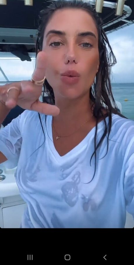 Julie Bertin model top img