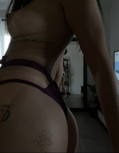 Julie Bertin star beautiful photos