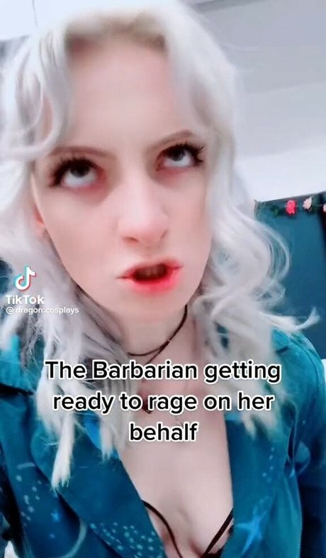 Dragon Cosplays erotic actress photos