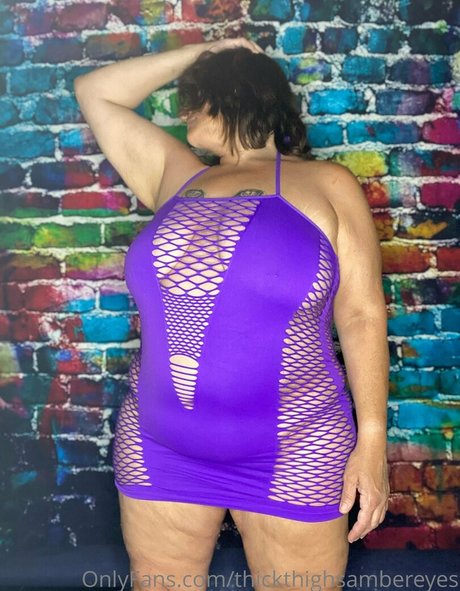 thickthighsambereyes model erotic picture