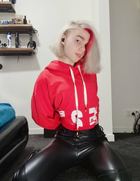 TipsyMinx model free pictures