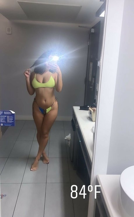 scauzz model erotic pic